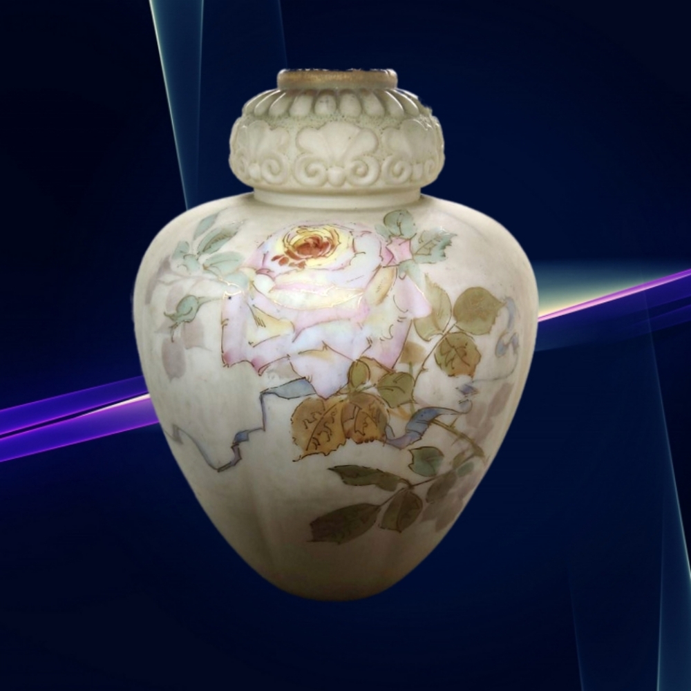 DONATED TO VETS. Hand Painted Vase Flowers Gold - Picture 3 of 5